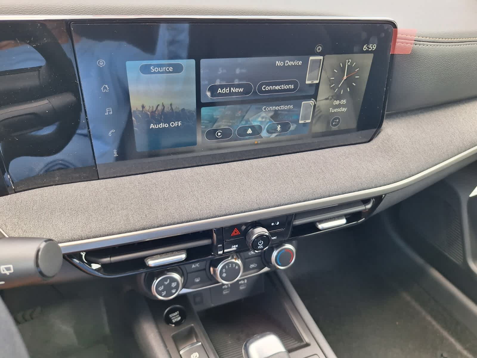2025 Nissan Kicks SV photo 12