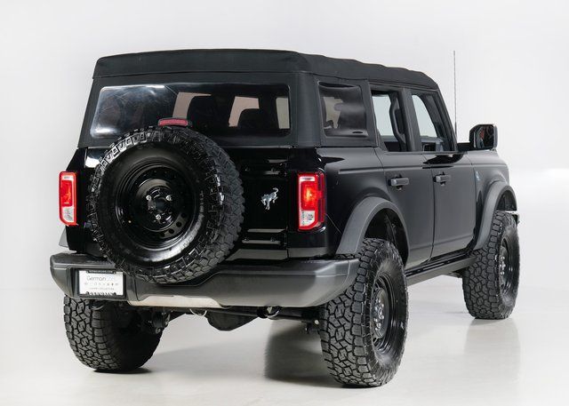 2021 Ford Bronco Black Diamond photo 2