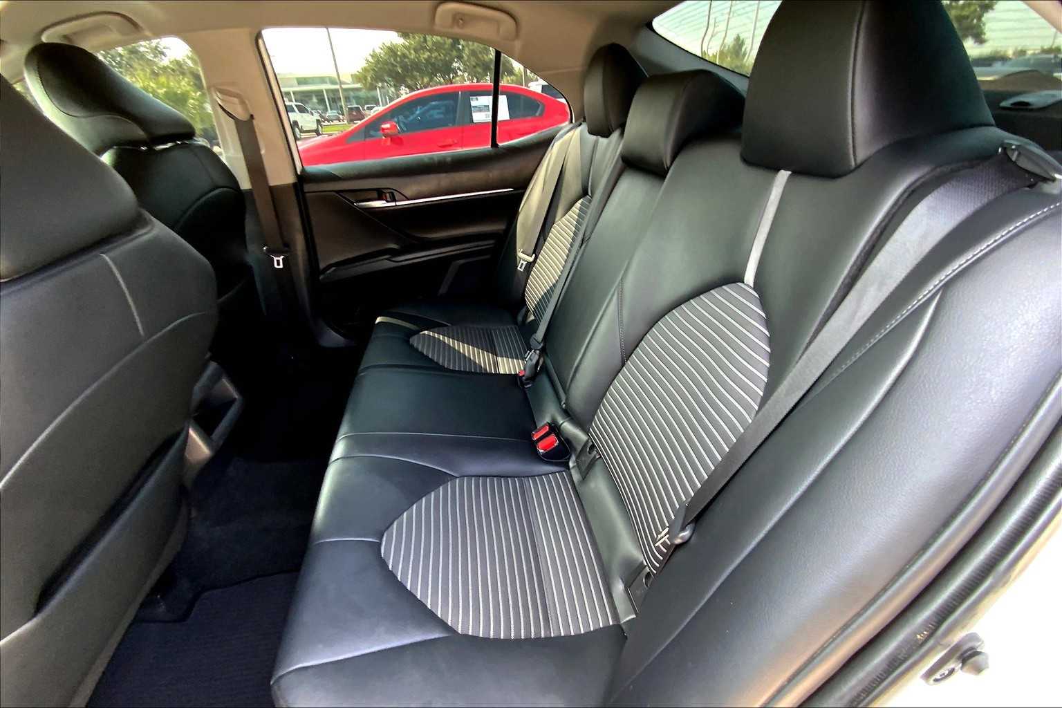 2022 Toyota Camry SE photo 18
