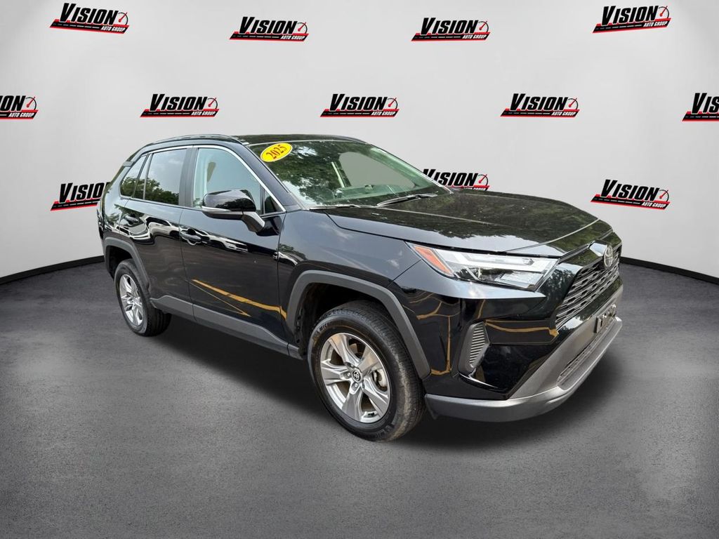 2025 Toyota RAV4 XLE photo 3