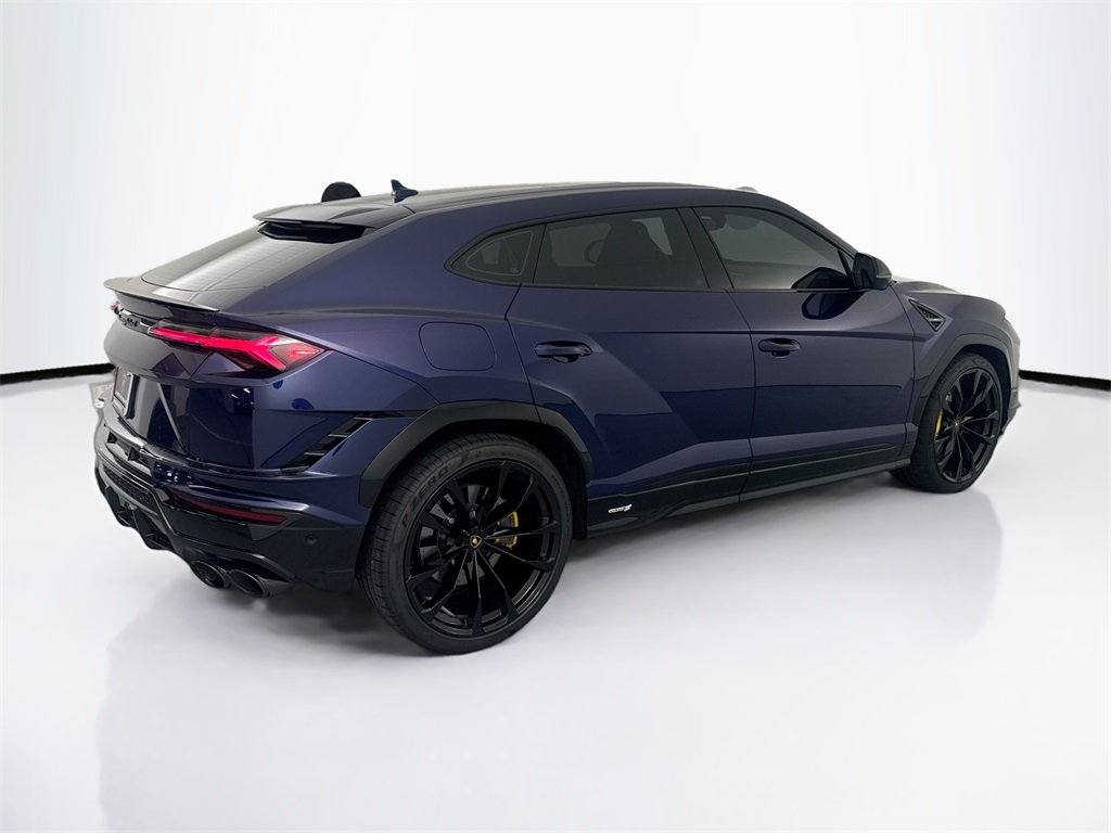 2023 Lamborghini Urus S photo 5