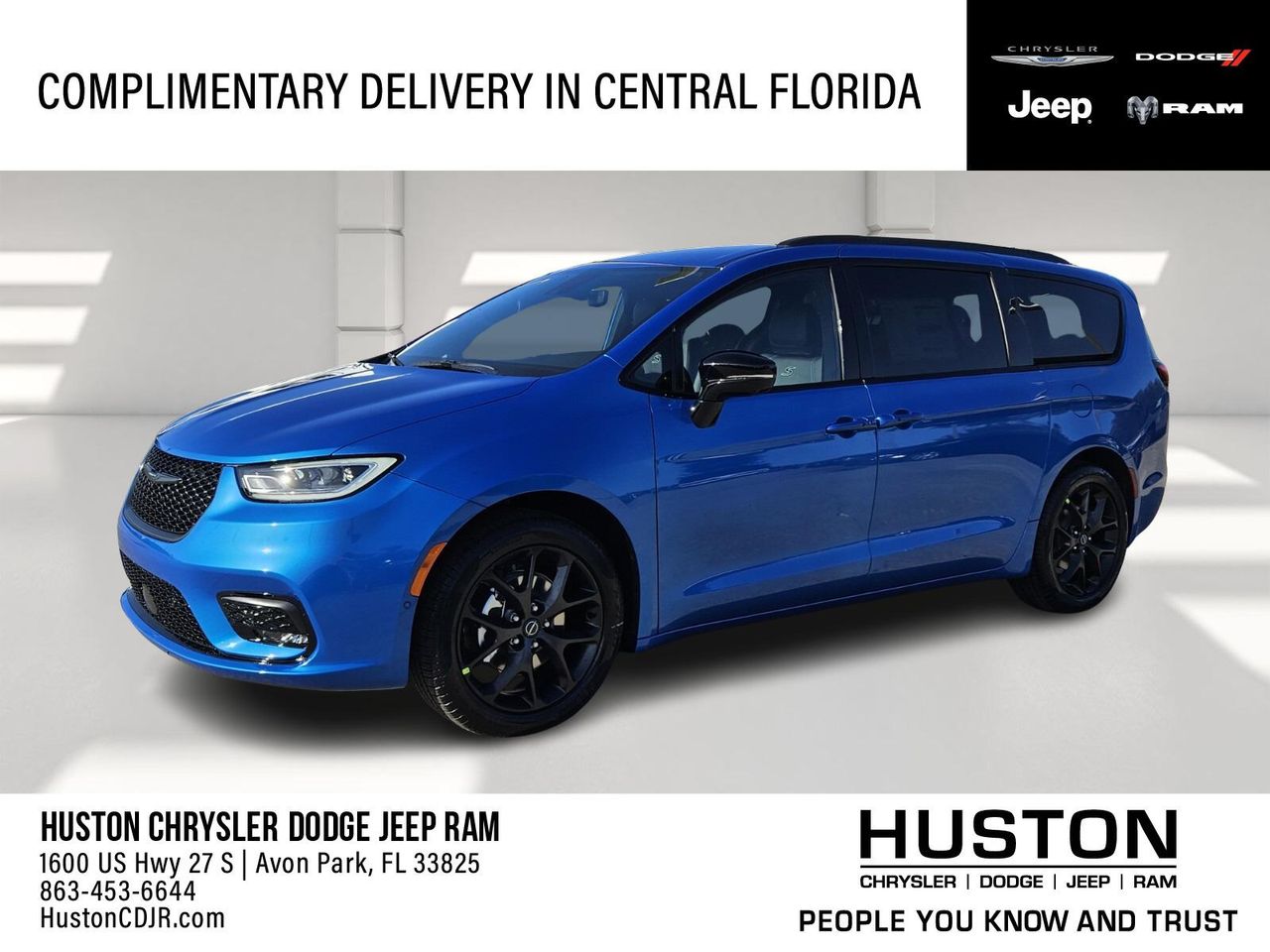 2026 Chrysler Pacifica Select's photo