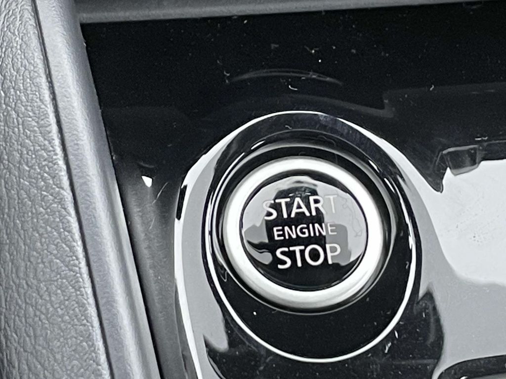 2025 Nissan Versa SV photo 25