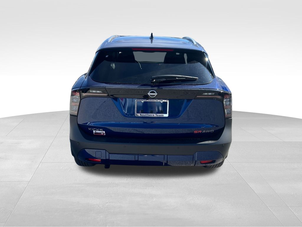 2026 Nissan Kicks SR photo 4