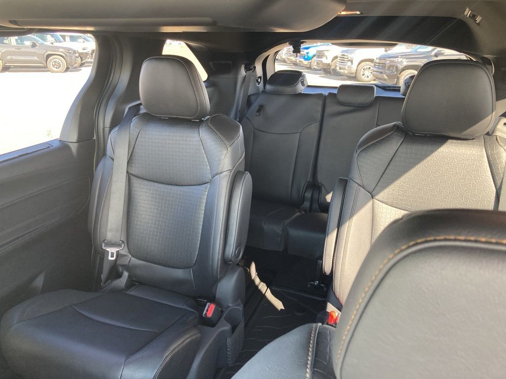 2025 Toyota Sienna Woodland Edition photo 24