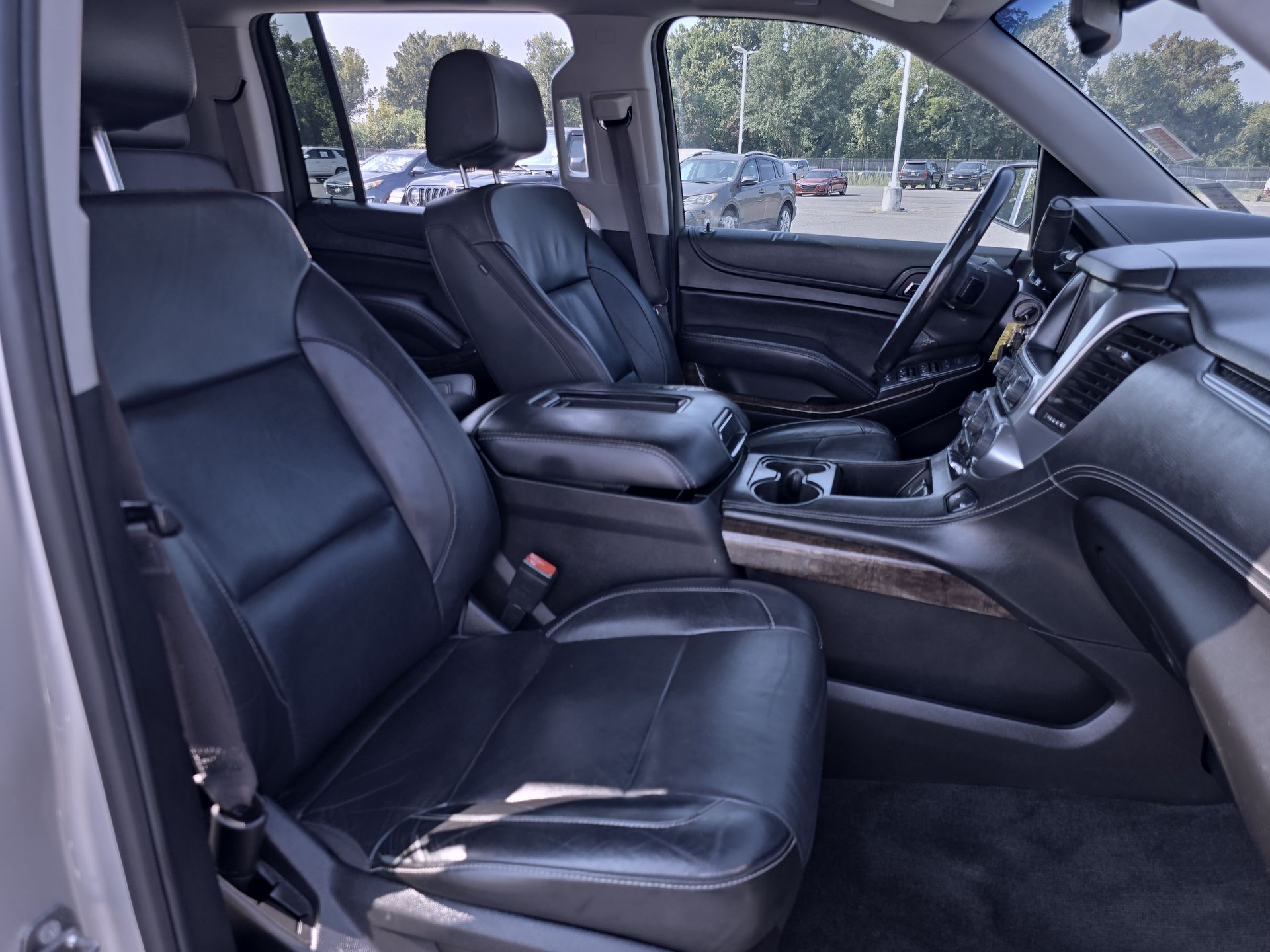 2017 Chevrolet Suburban LT photo 25