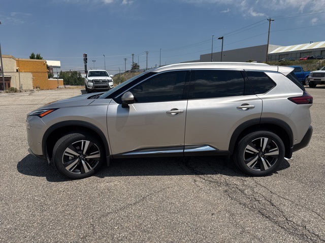 2023 Nissan Rogue Platinum photo 3