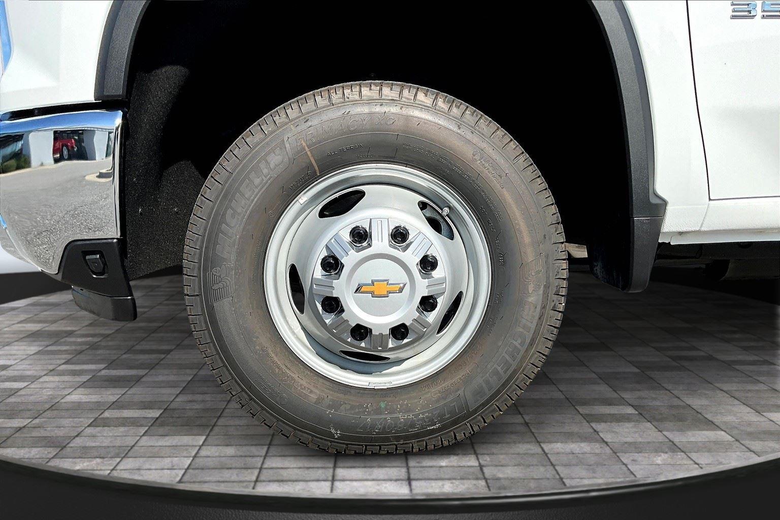 2025 Chevrolet Silverado 3500HD Work Truck photo 16