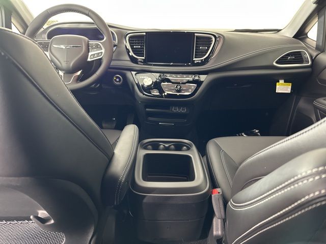 2025 Chrysler Pacifica photo 6
