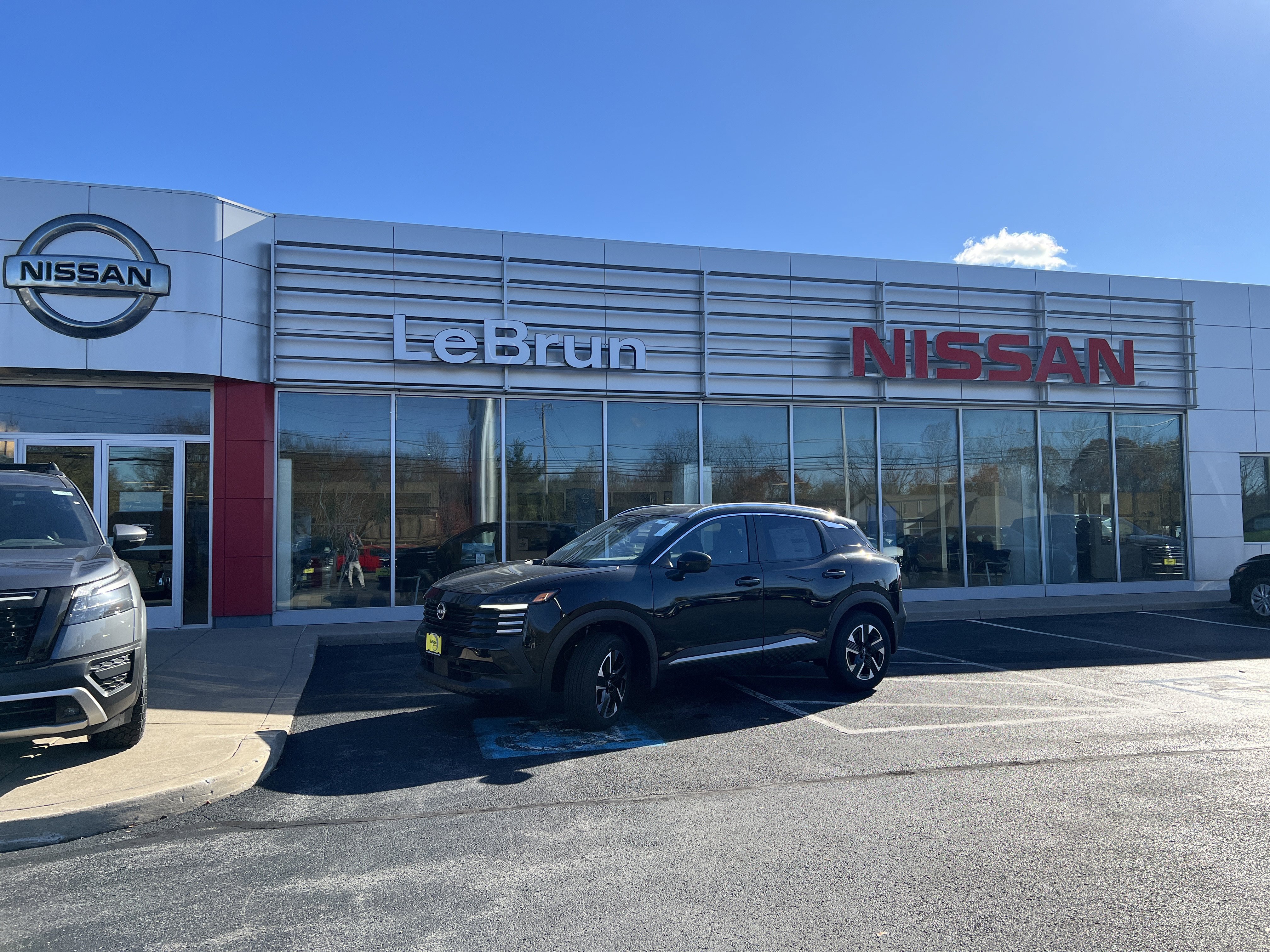 2025 Nissan Kicks SV AWD's photo