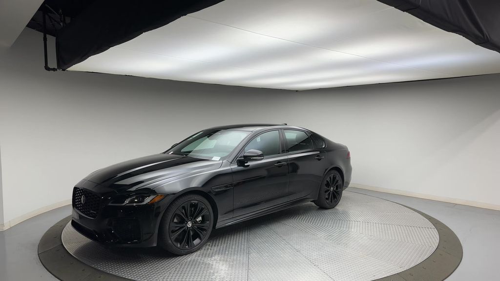 2024 Jaguar XF P300 R-Dynamic SE photo 4