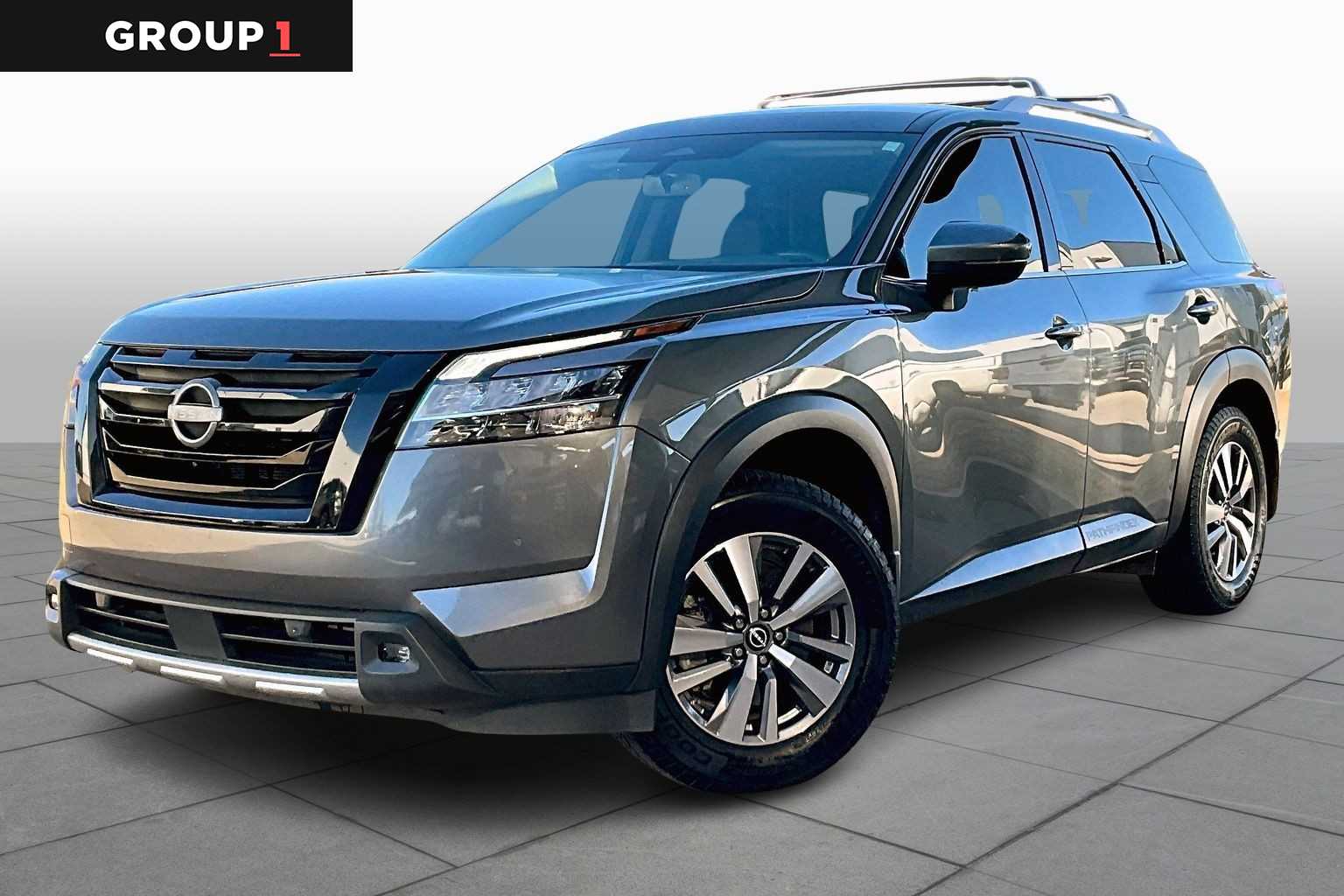 2022 Nissan Pathfinder SL's photo
