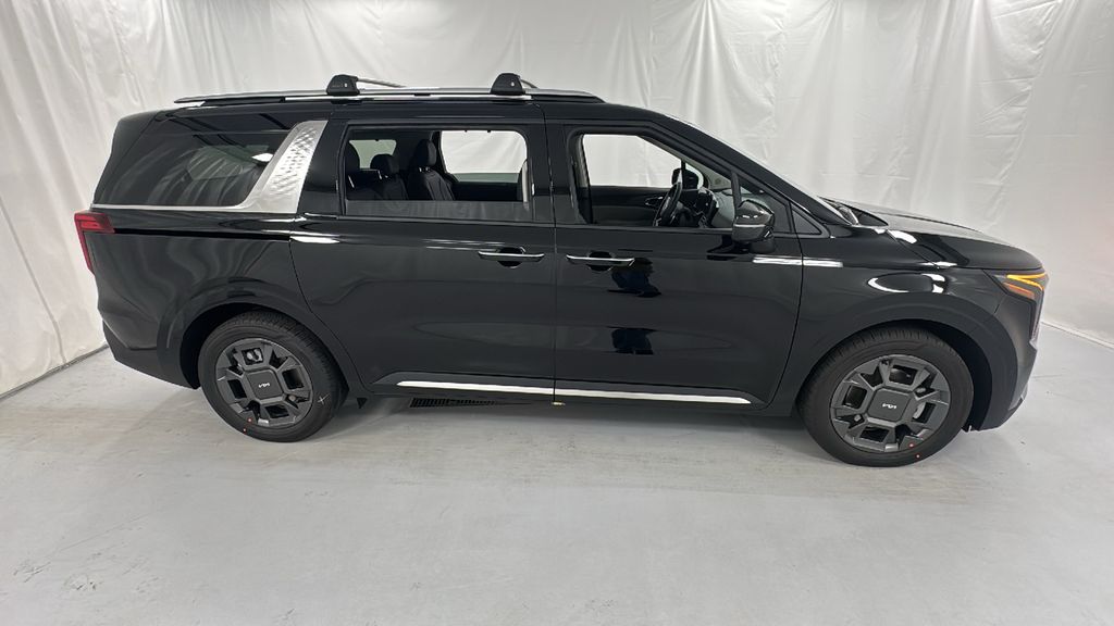 2026 Kia Carnival SX photo 2