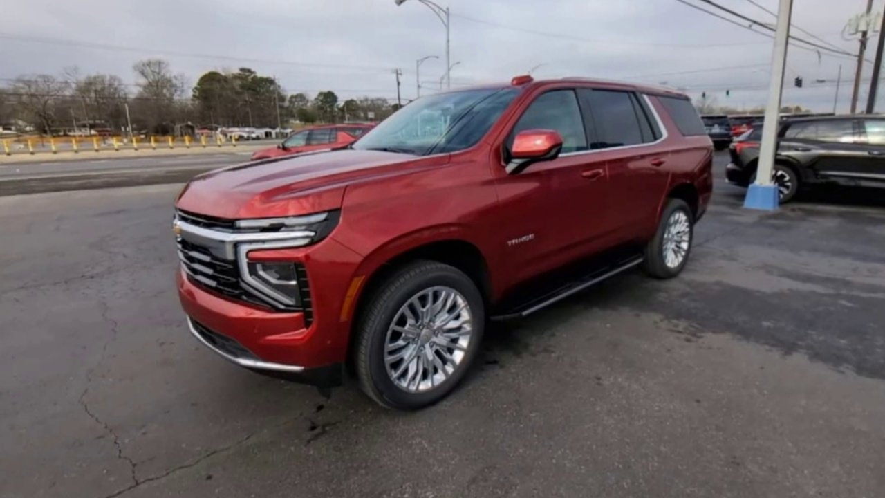 2025 Chevrolet Tahoe LS photo 3