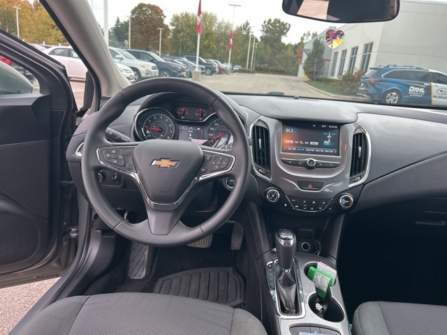 2017 Chevrolet Cruze LT photo 4