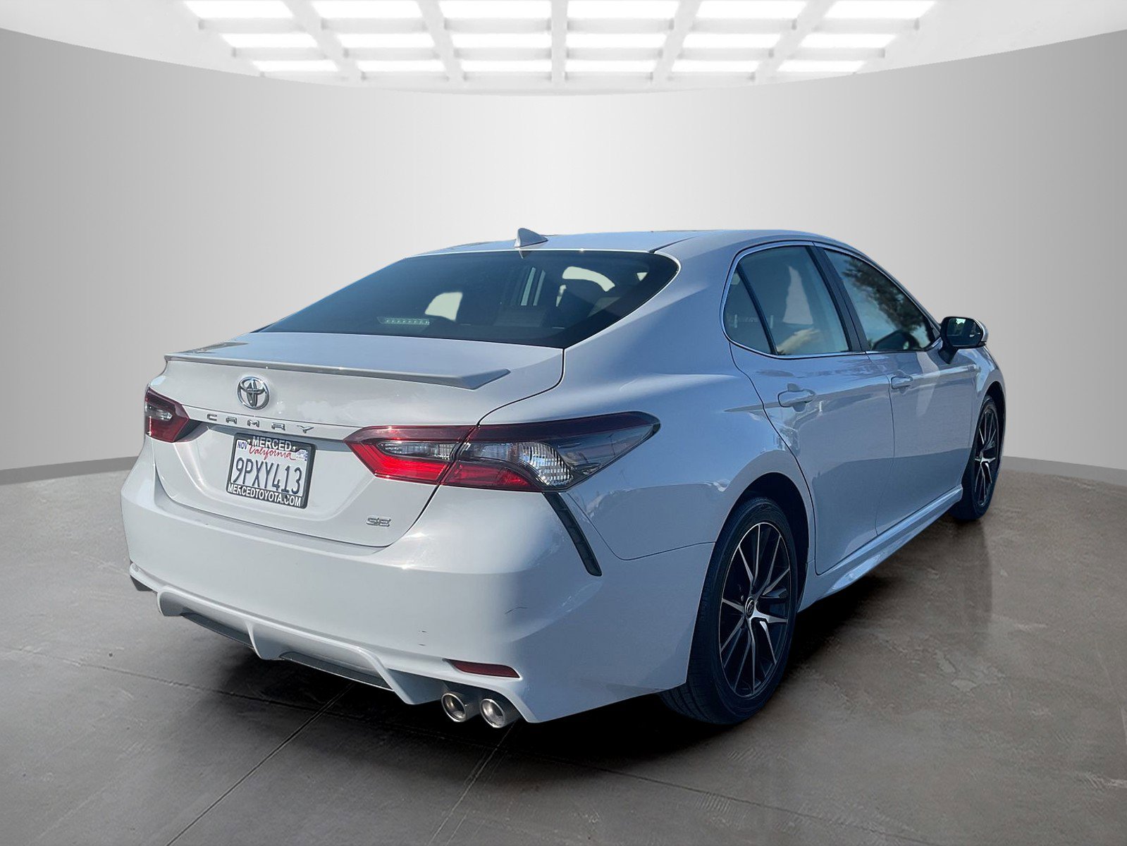 2023 Toyota Camry SE photo 3