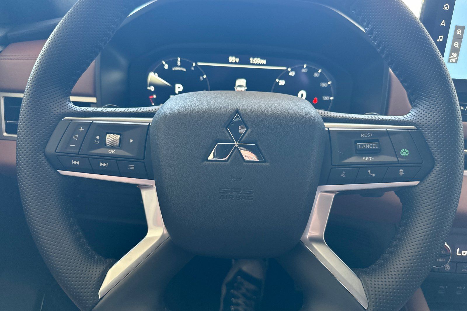 2025 Mitsubishi Outlander SEL photo 21