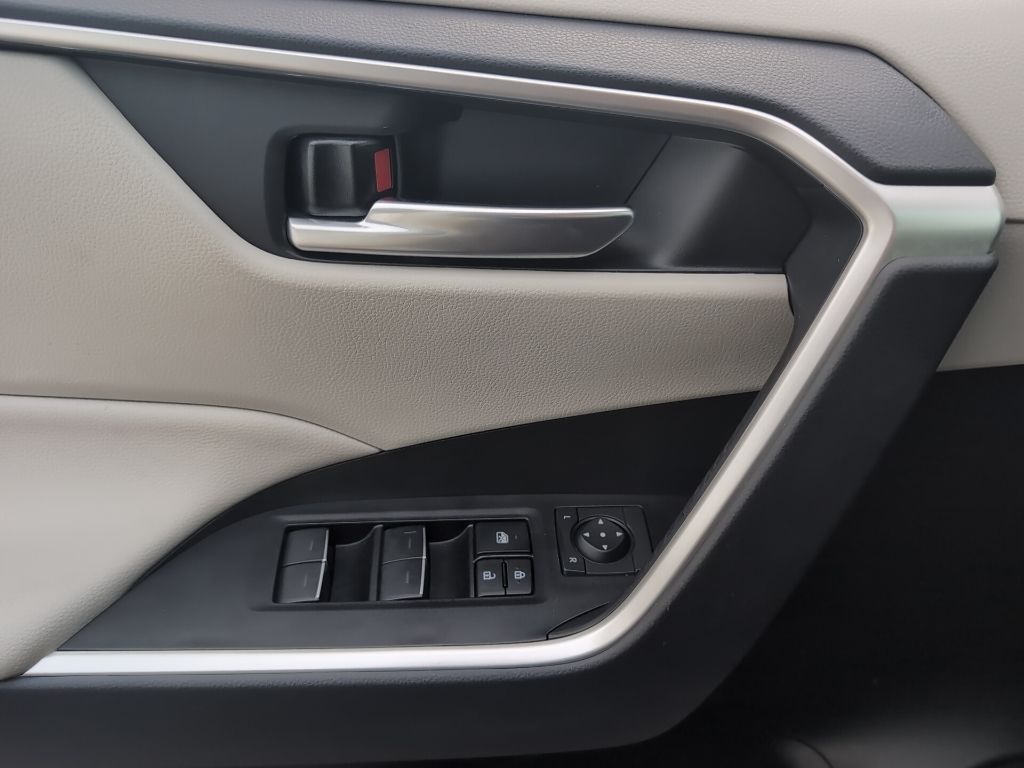 2023 Toyota RAV4 XLE photo 21