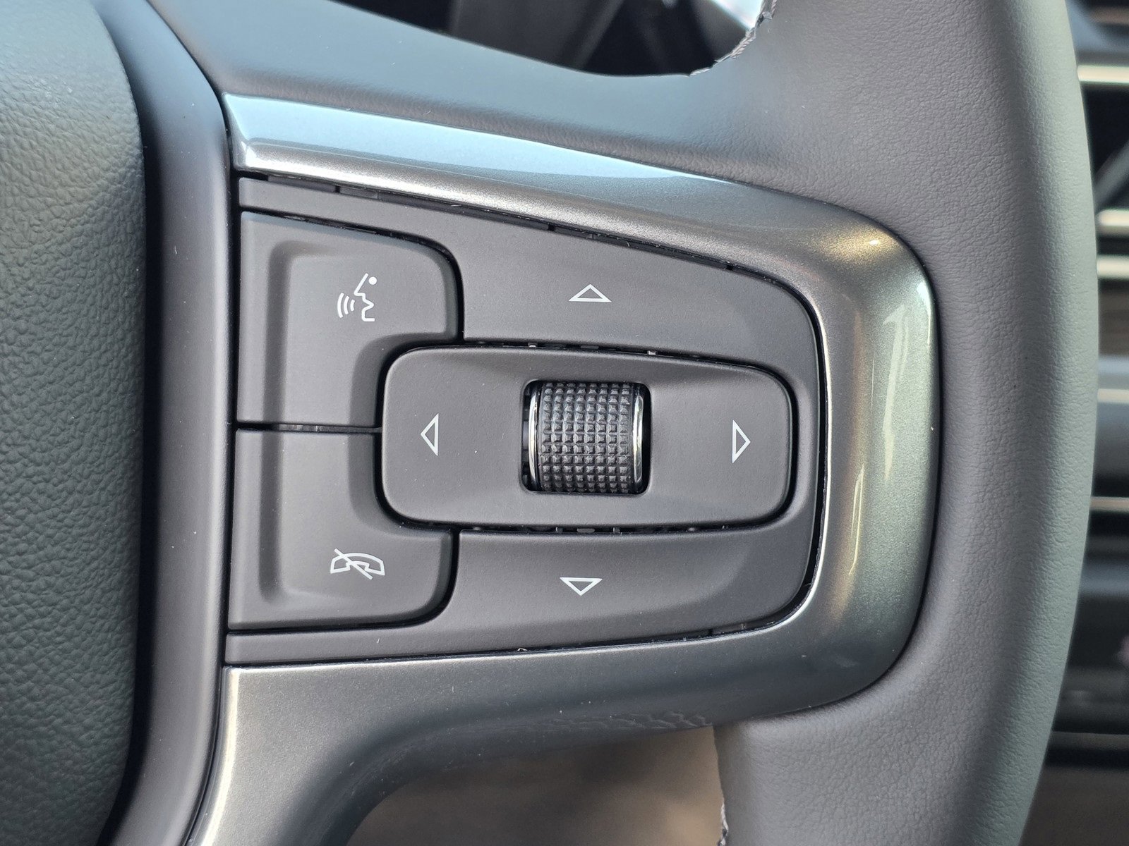 2025 Chevrolet Silverado LT photo 32