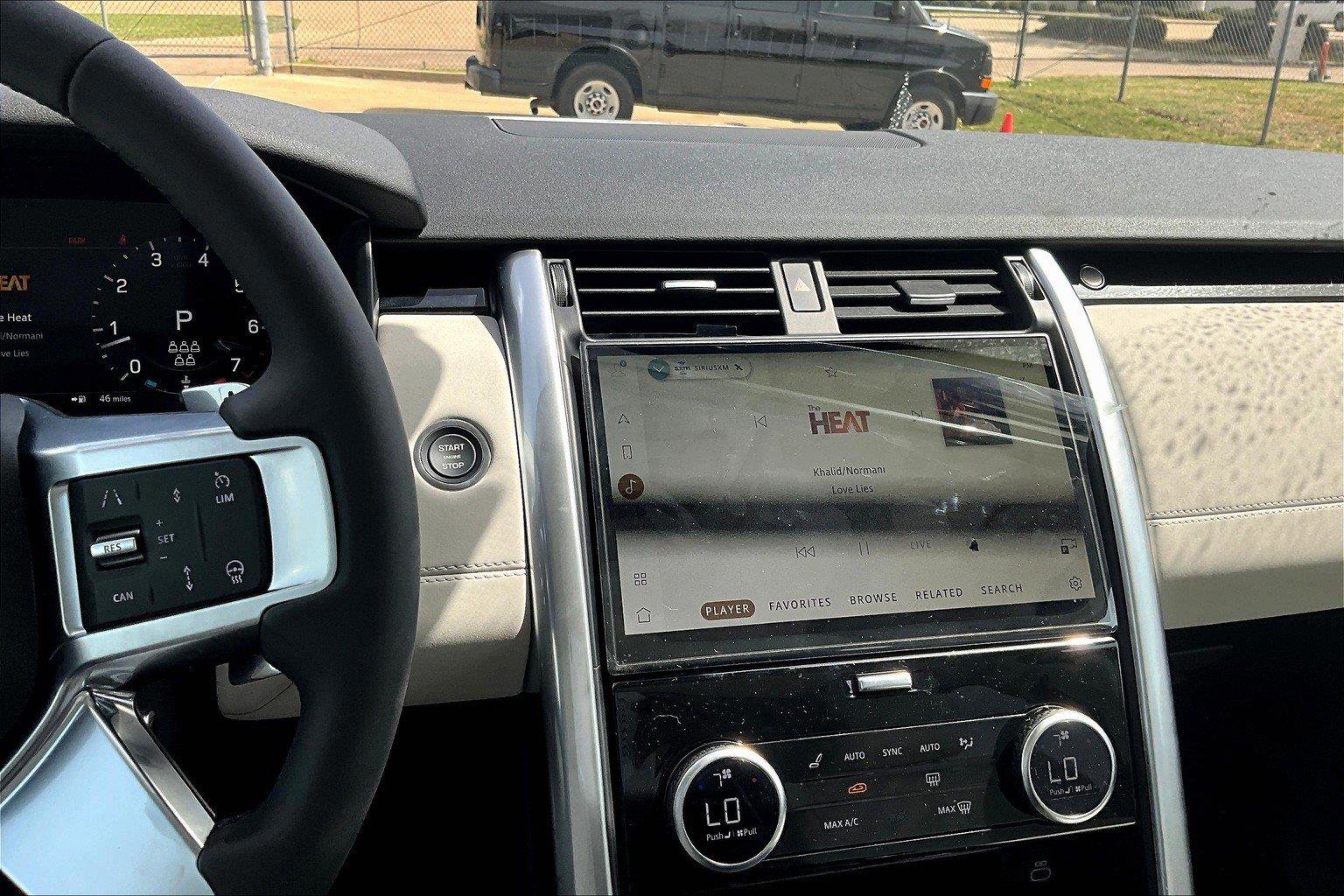 2025 Land Rover Discovery S photo 4