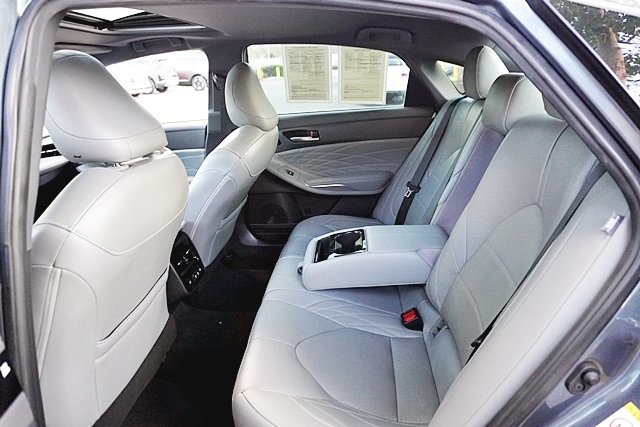 Used 2019 Gray Toyota XLE image 15