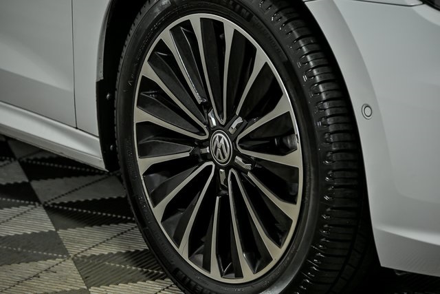 2022 Volkswagen Passat 2.0T Limited photo 3