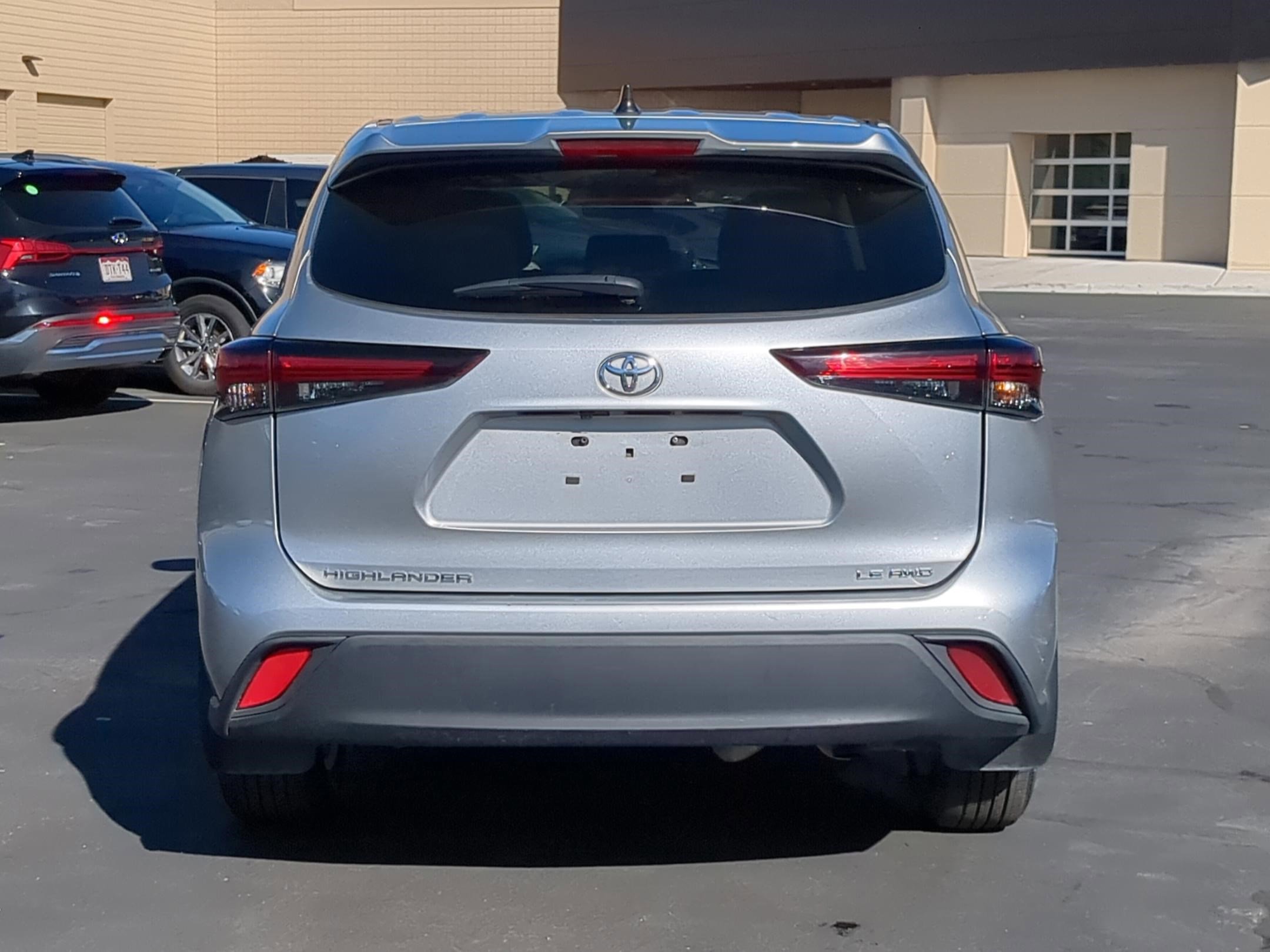 2024 Toyota Highlander LE photo 2