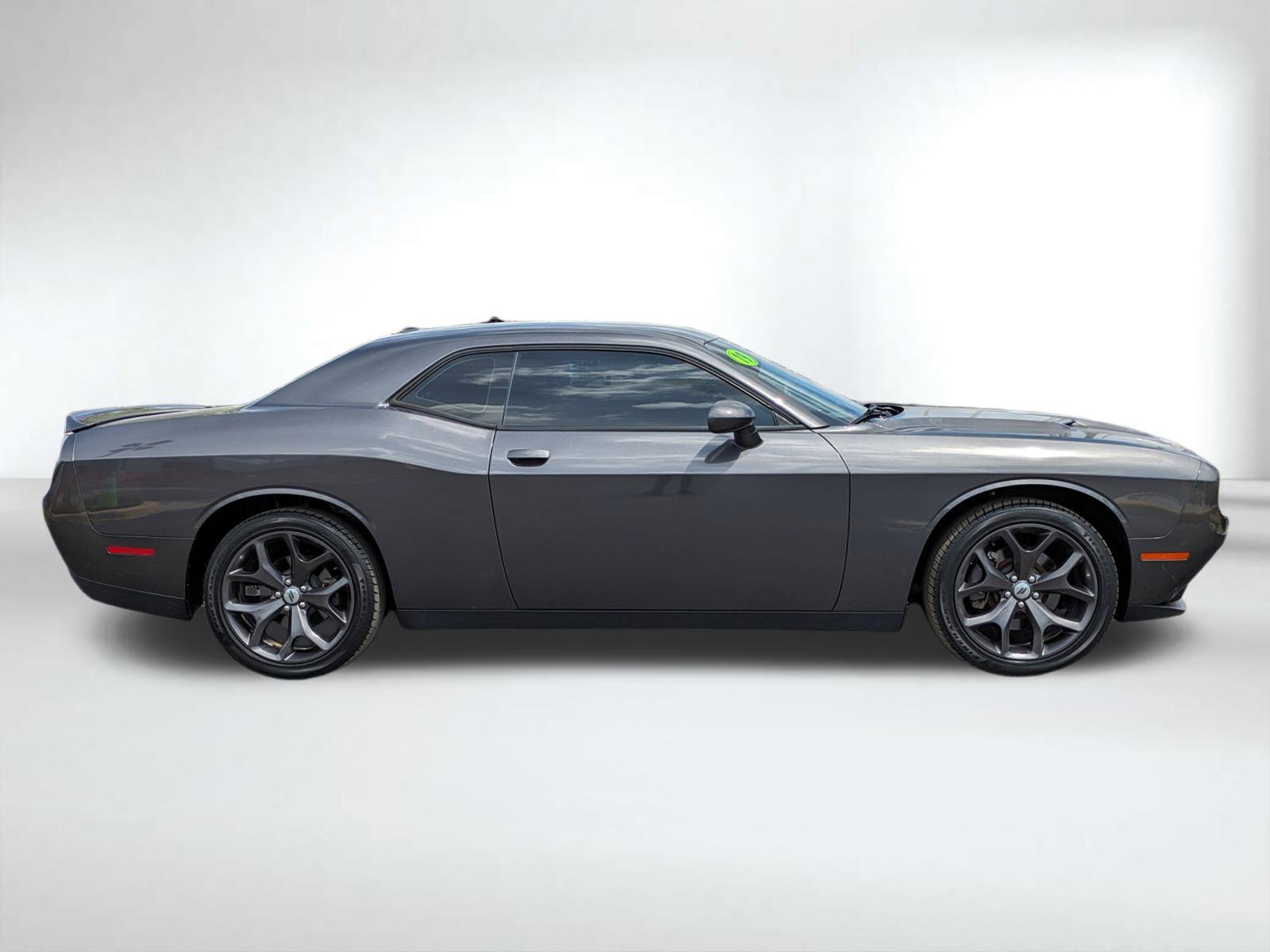 2019 Dodge Challenger SXT photo 3