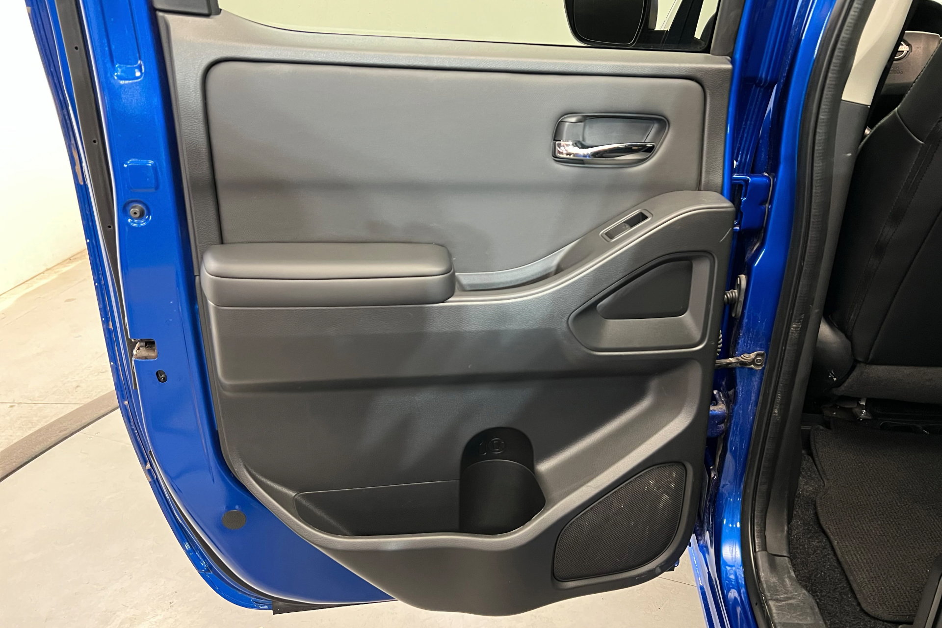 2024 Nissan Frontier SL photo 18