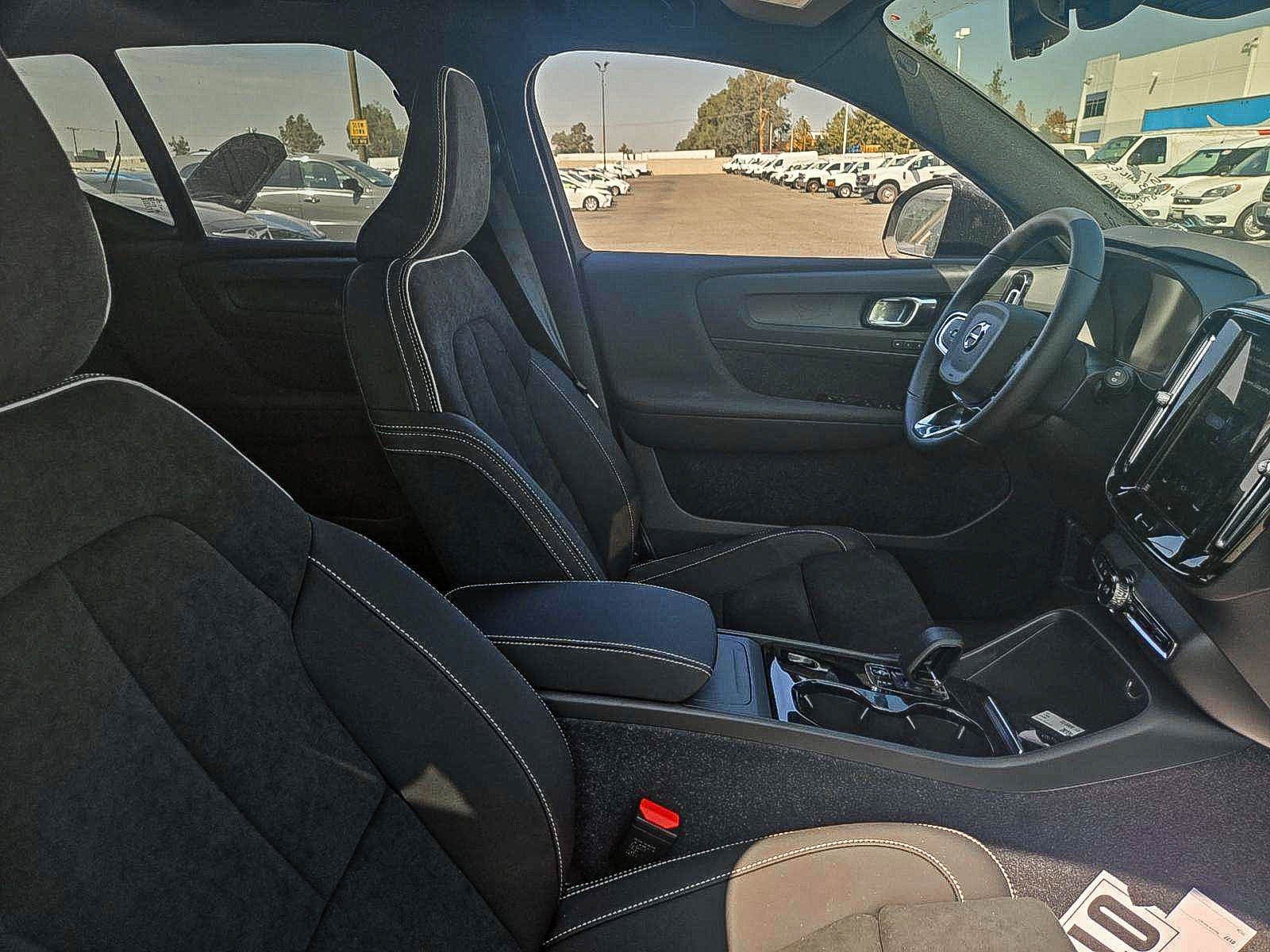 2023 Volvo XC40 Recharge Plus photo 6