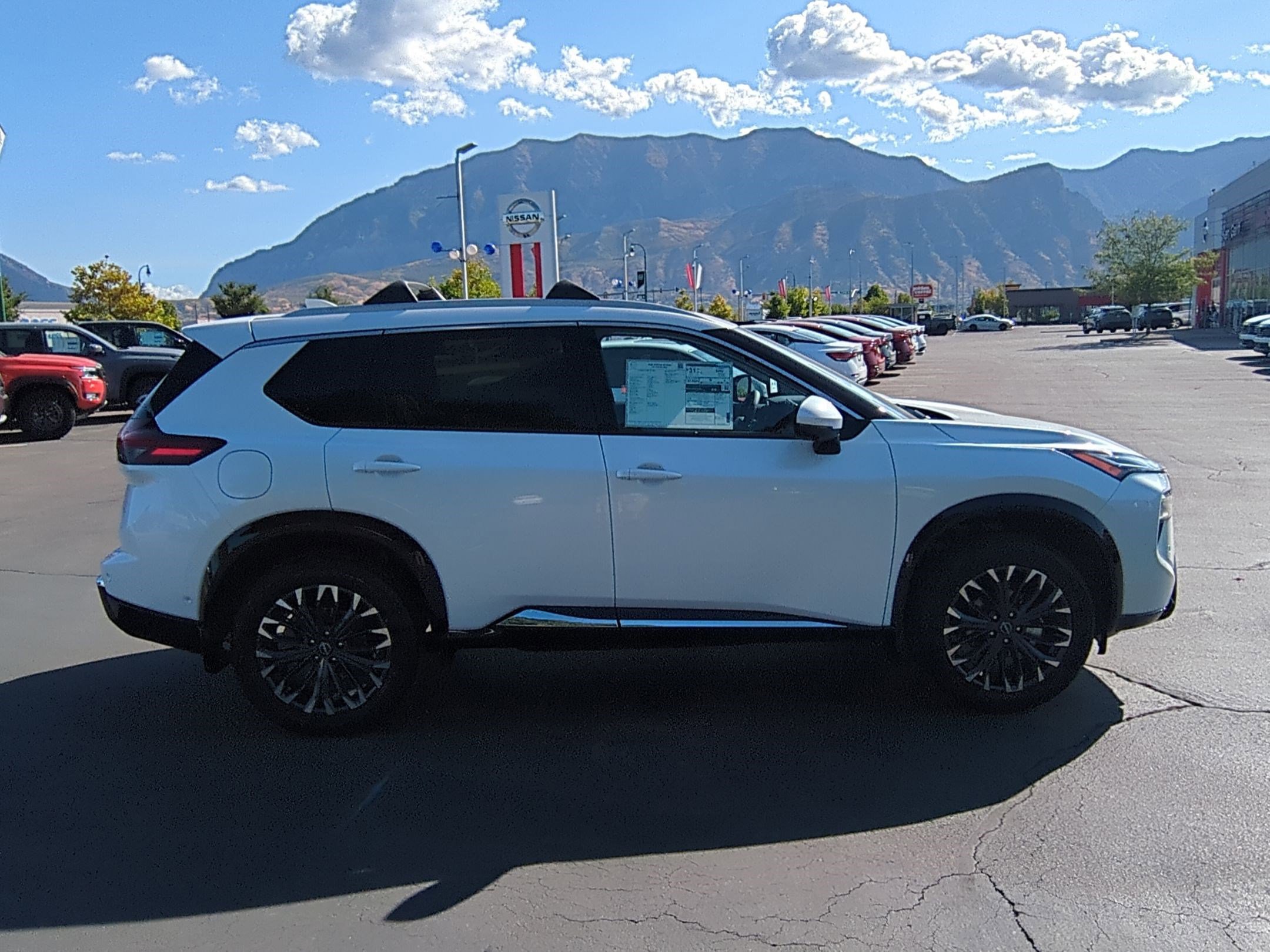 2026 Nissan Rogue Platinum photo 2