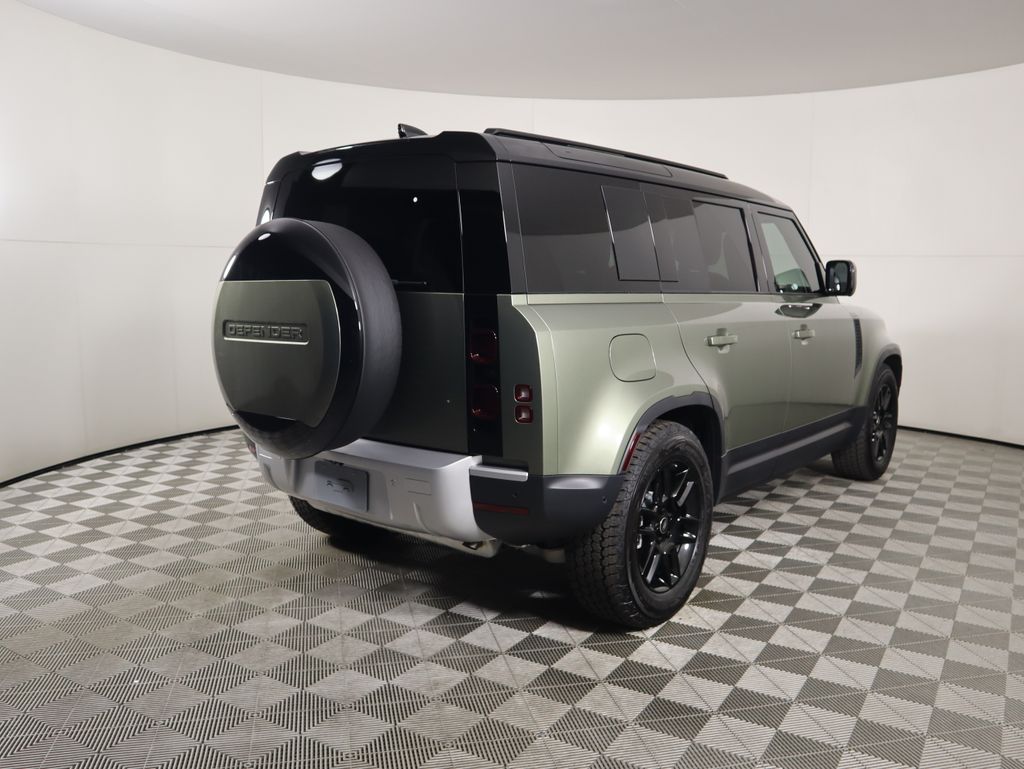 2025 Land Rover Defender 110 S photo 5