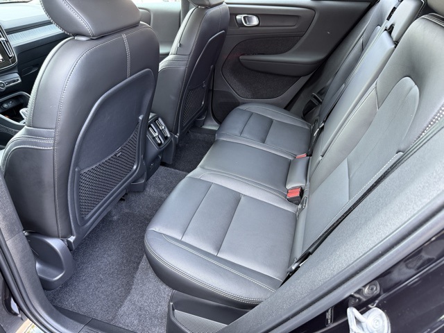 2025 Volvo XC40 Plus photo 18