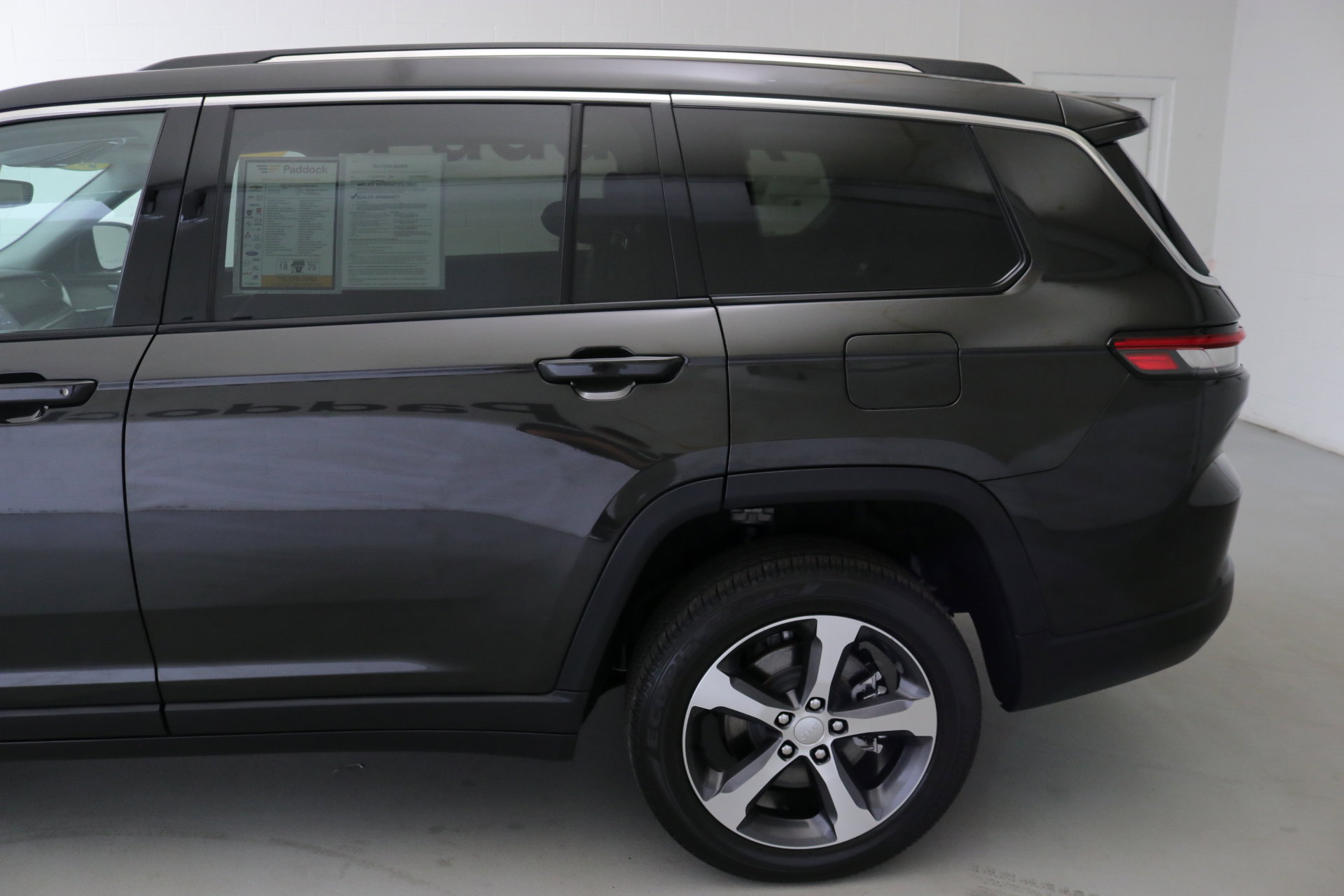 2023 Jeep Grand Cherokee Limited photo 3