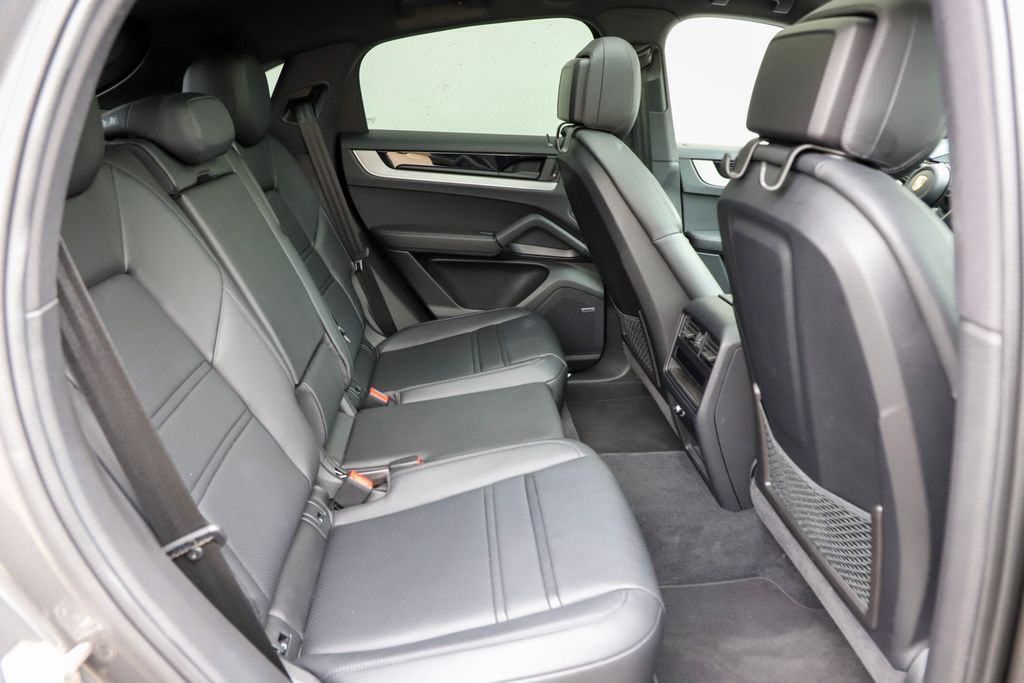 2024 Porsche Cayenne Coupe Base photo 57