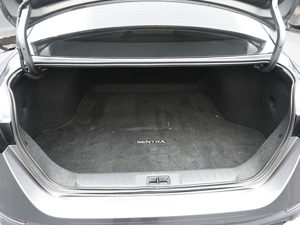 2025 Nissan Sentra SV photo 6