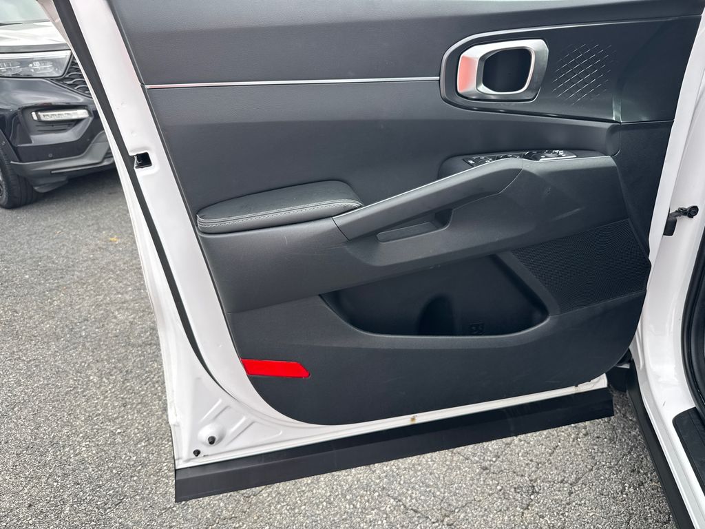 2024 Kia Sorento S photo 11