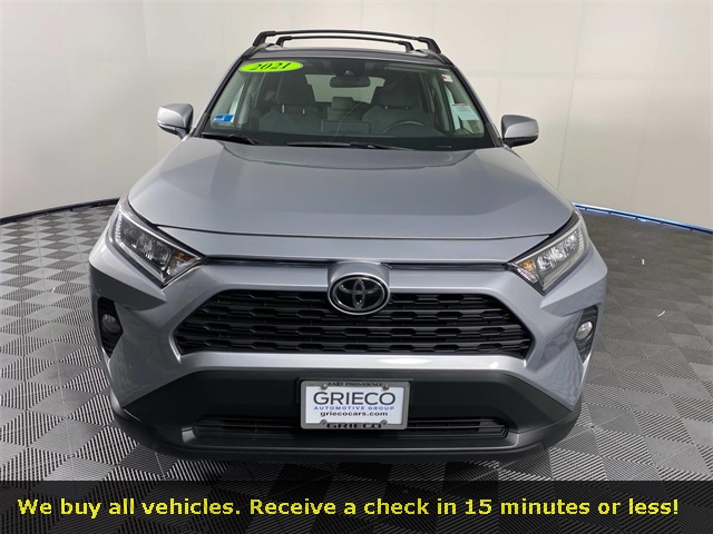 2021 Toyota RAV4 XLE photo 2