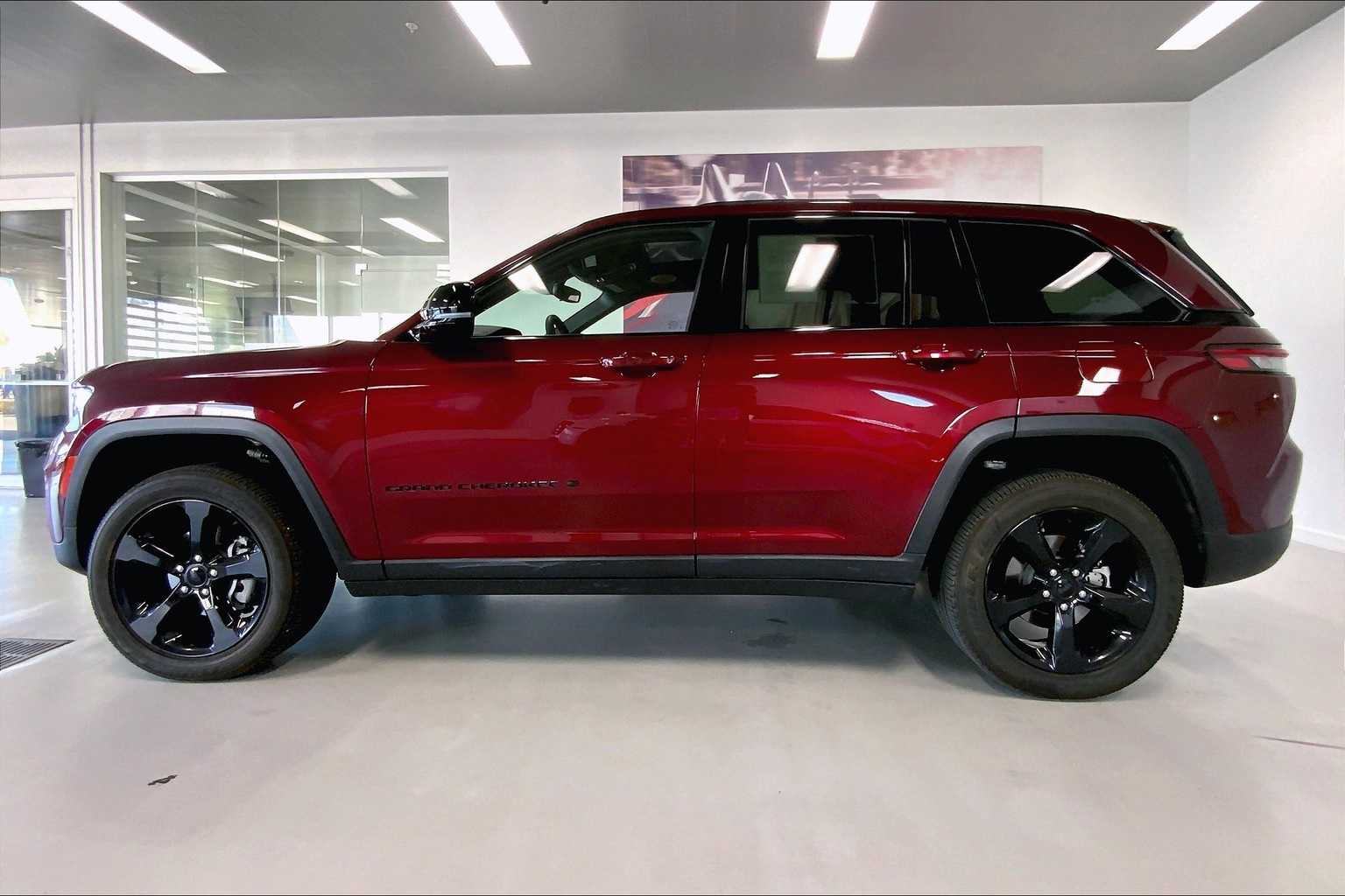 2023 Jeep Grand Cherokee Altitude photo 3
