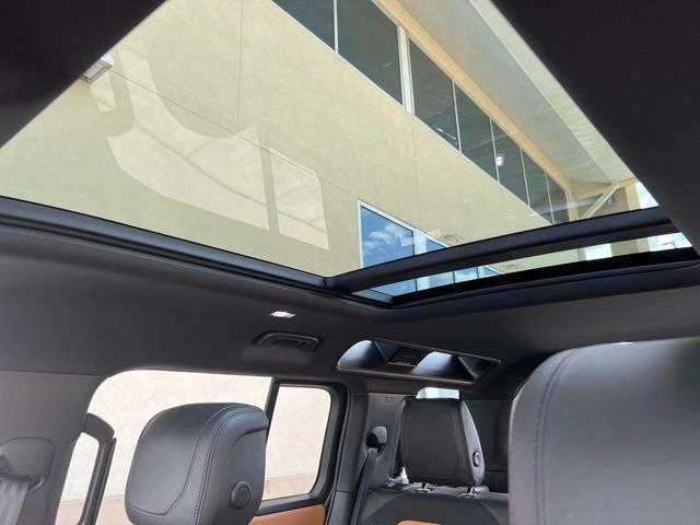 2024 Land Rover Defender 110 X-Dynamic SE photo 10