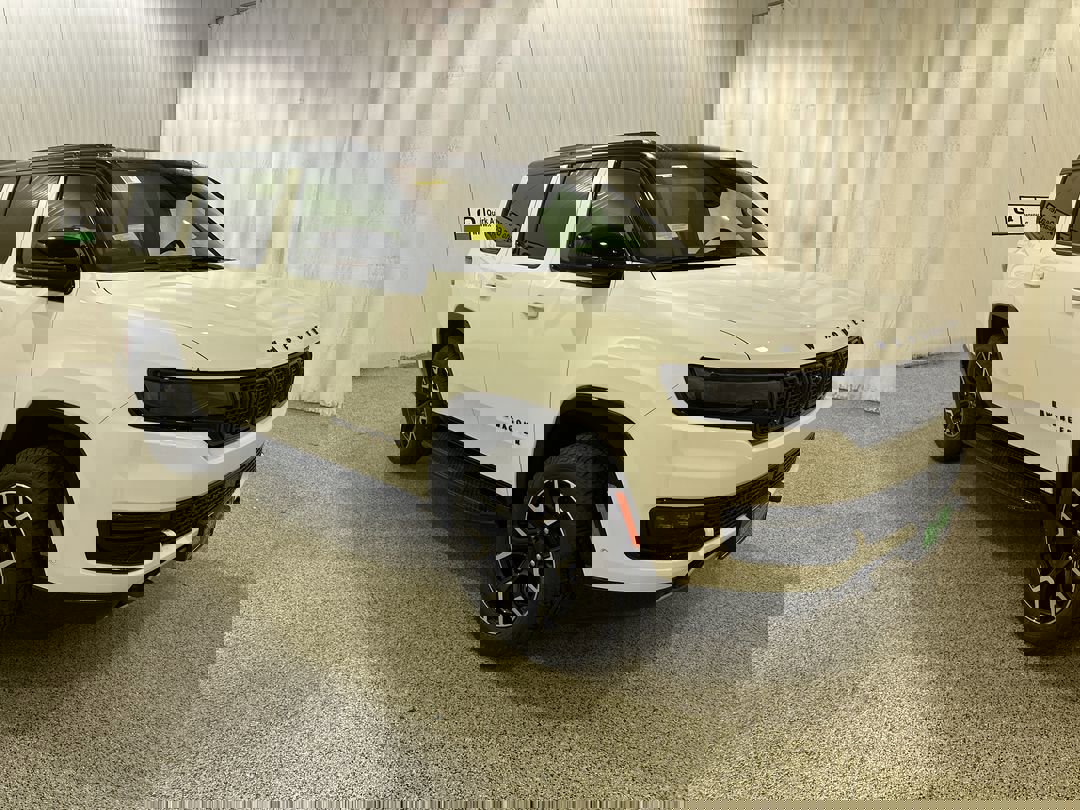 2025 Jeep Wagoneer Series II Overland photo 3