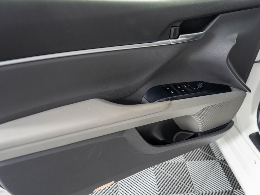 2018 Toyota Camry XLE XSE photo 22