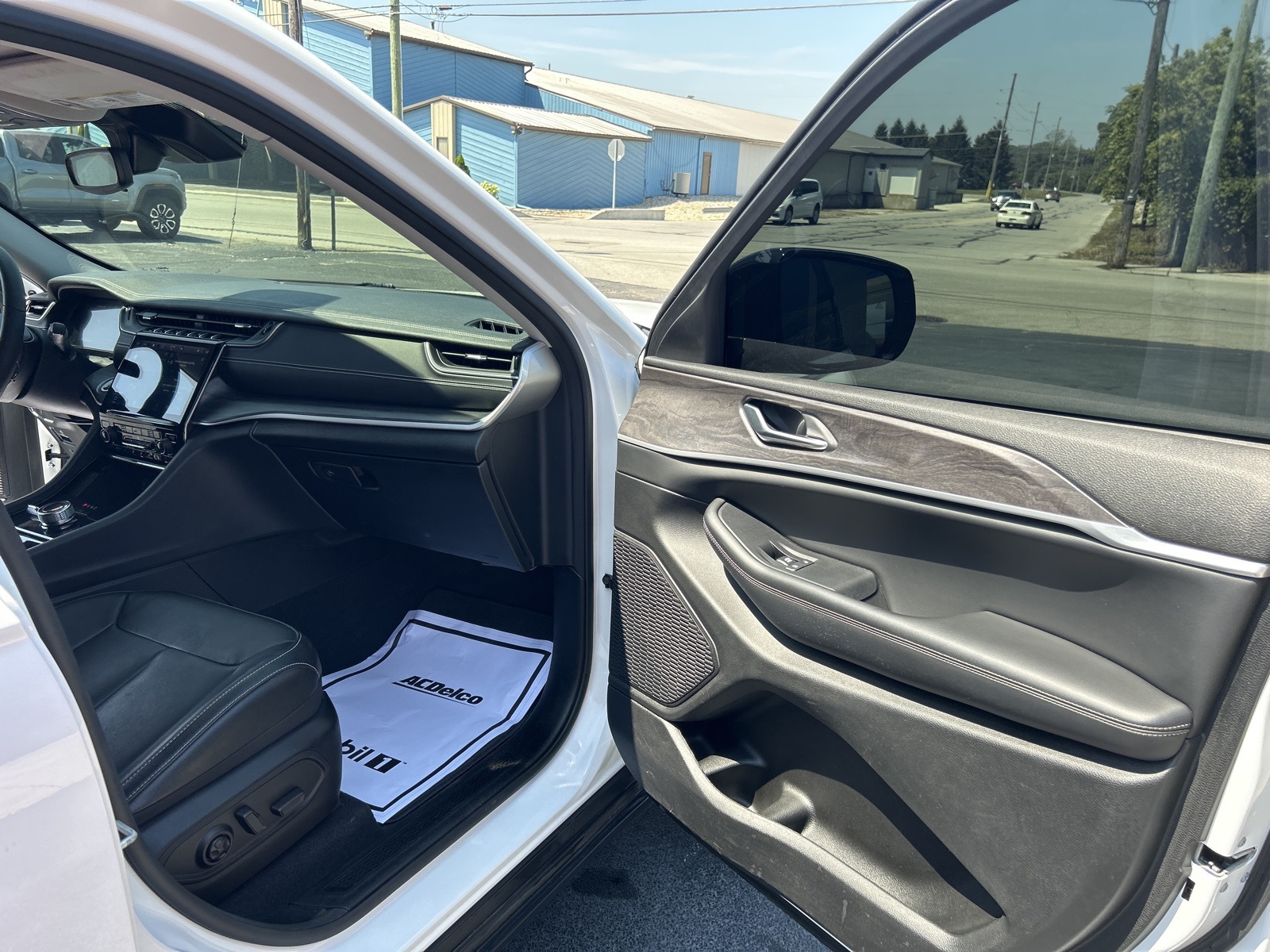 2023 Jeep Grand Cherokee Limited photo 38