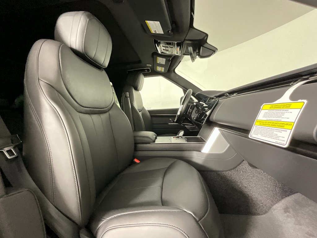 2025 Land Rover Range Rover SE photo 2