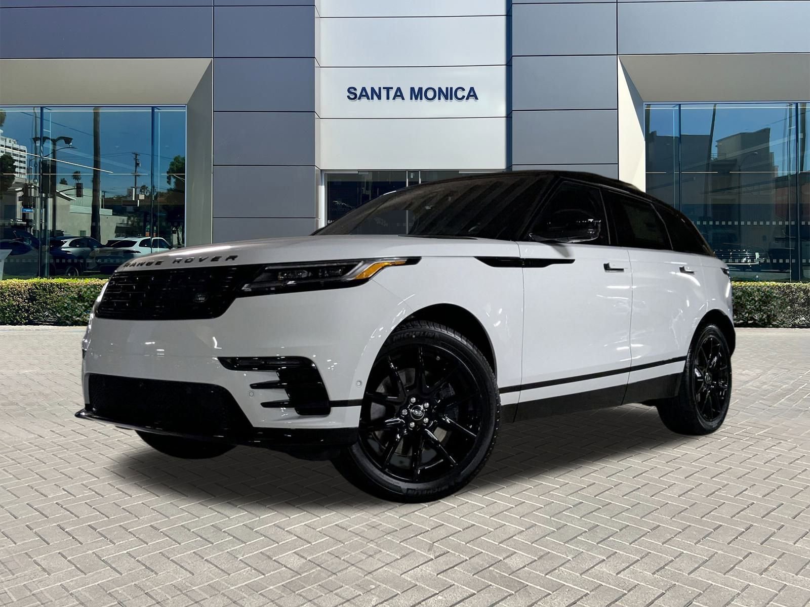 2026 Land Rover Range Rover Velar Dynamic SE's photo