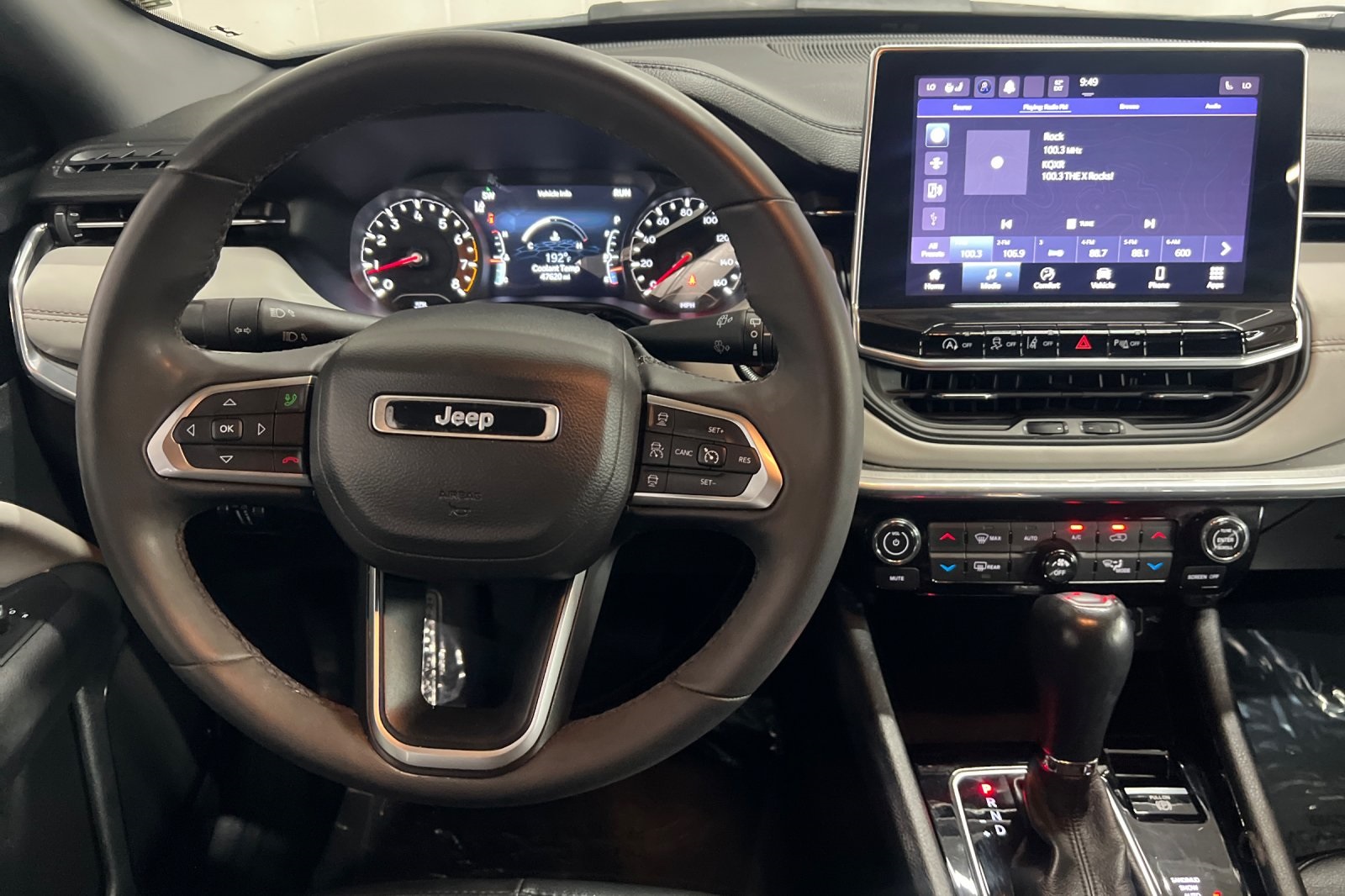 2023 Jeep Compass Limited photo 11