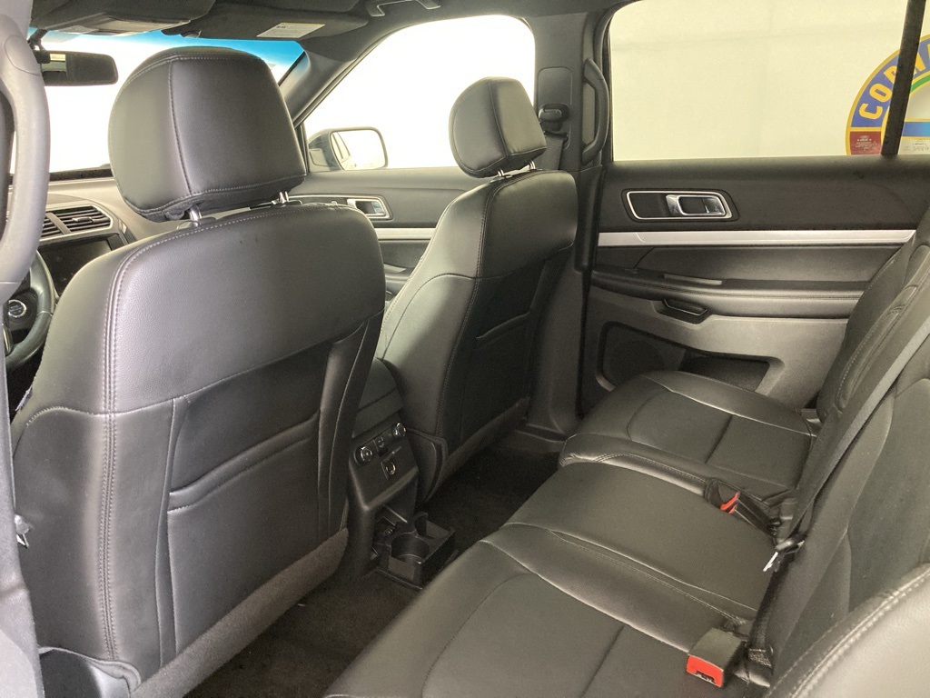 2017 Ford Explorer XLT photo 3