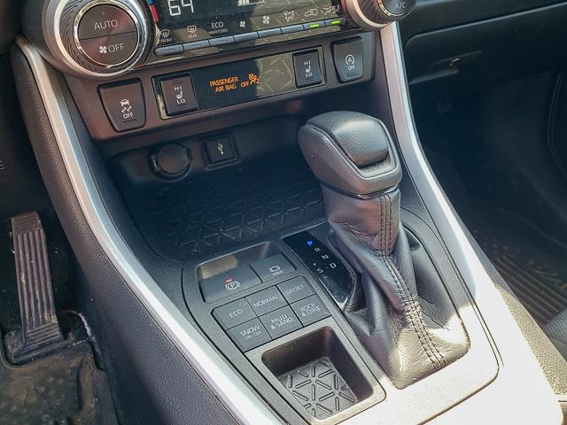 2022 Toyota RAV4 XLE photo 10