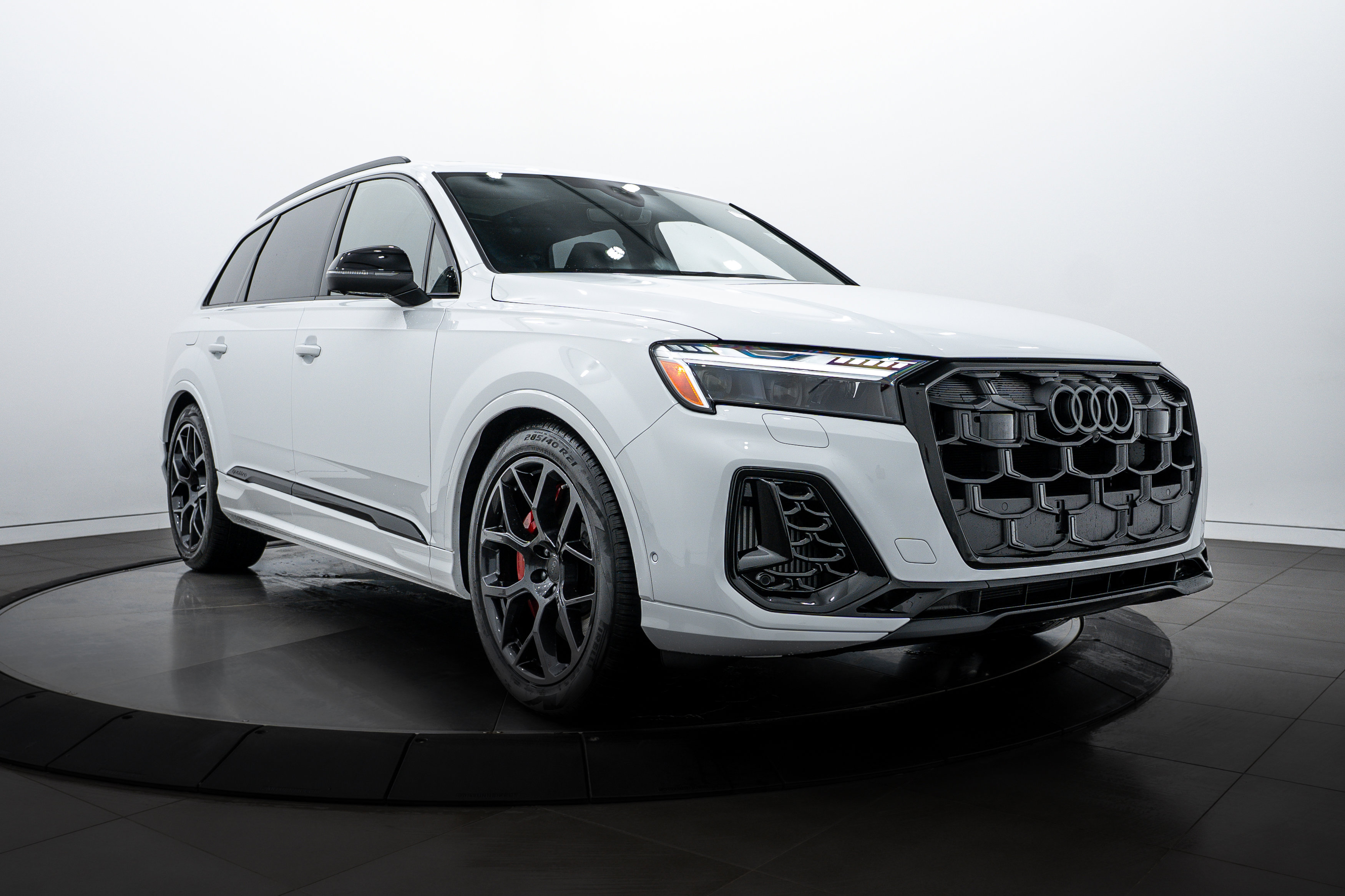 2026 Audi SQ7 Prestige's photo