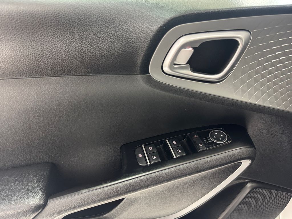 2020 Kia Soul LX photo 8